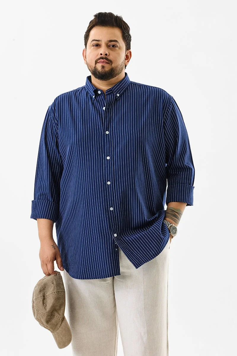 سنيتش قمصان مبطنة مخططة باللون الأزرق الداكن بمقاسات كبيرة