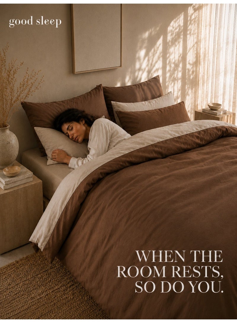 نوم جيد طقم غطاء لحاف كينج 6 قطع من Good Sleep | 220×240 سم | بني بلونين قابل للعكس | غطاء لحاف بسحاب مع شرشف بمطاط و4 أكياس وسائد | فائق النعومة ومقاوم للتجاعيد | صنع في دبي - Image 4