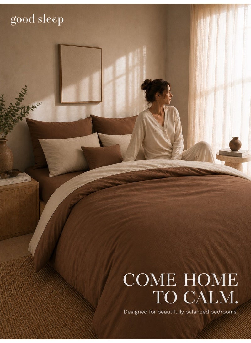 نوم جيد طقم غطاء لحاف كينج 6 قطع من Good Sleep | 220×240 سم | بني بلونين قابل للعكس | غطاء لحاف بسحاب مع شرشف بمطاط و4 أكياس وسائد | فائق النعومة ومقاوم للتجاعيد | صنع في دبي - Image 1