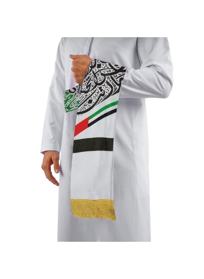 وشاح ساتان لليوم الوطني لدولة الإمارات العربية المتحدة (٢٠ قطعة) | تصميم شرق أوسطي تقليدي مع شرابات ذهبية | المقاس: ١٤٥ × ١٥ سم | أسود وأبيض - Image 5