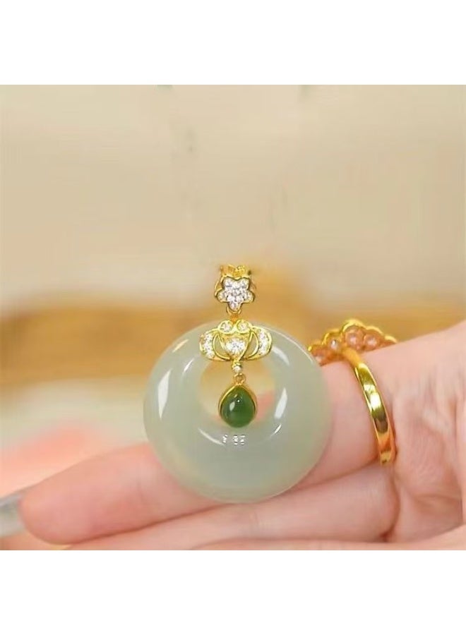 Akali Elegant Green Jade Circle Pendant Necklace with Gold and Diamond Details – Symbol of Harmony and Prosperity - Image 5