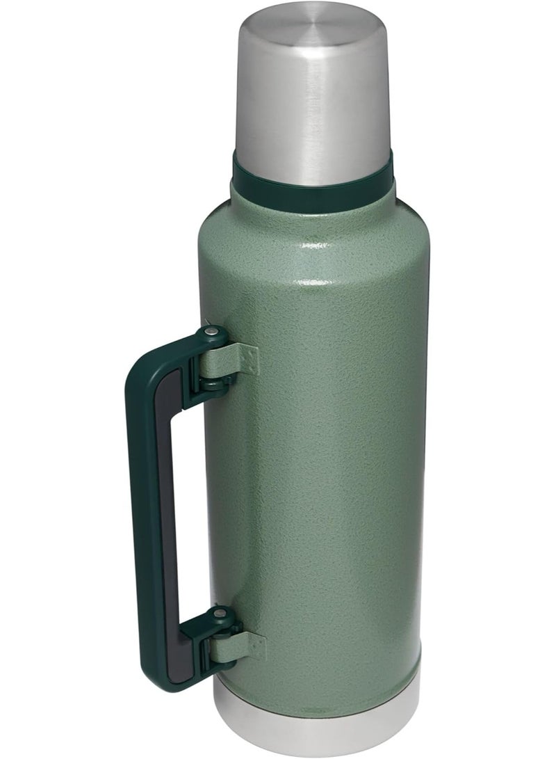 ستانلي زجاجة كلاسيكية معزولة بالفراغ سعة 1.9 لتر - قارورة من الفولاذ المقاوم للصدأ للساخن والبارد بمقبض - ترمس سفر خارجي مانع للتسرب - أخضر - Image 2