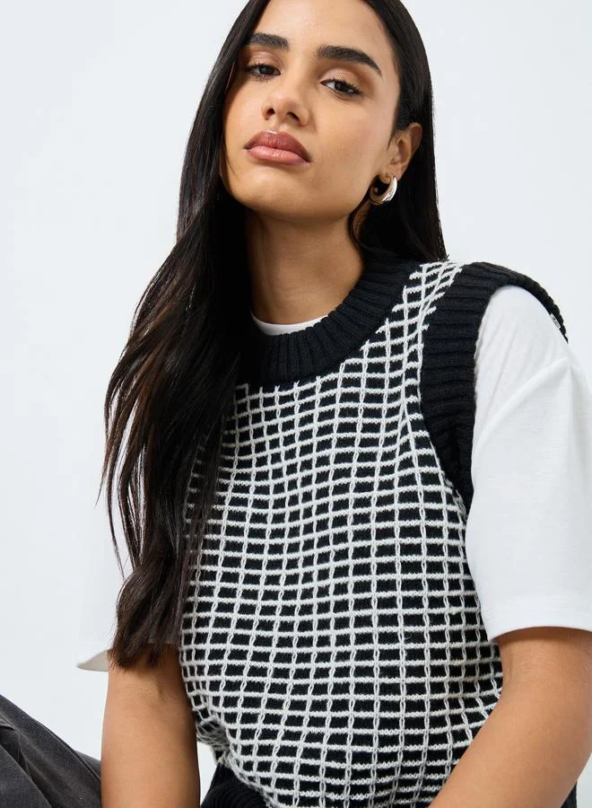 ستايلي بلوزة فيست بدون أكمام