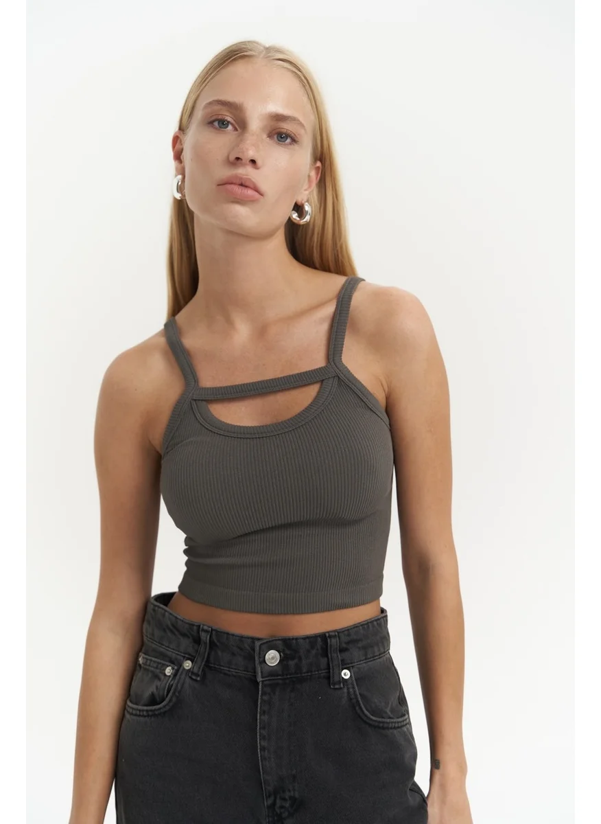 Mai Collection Noam Anthracite Front Detail Corded Crop