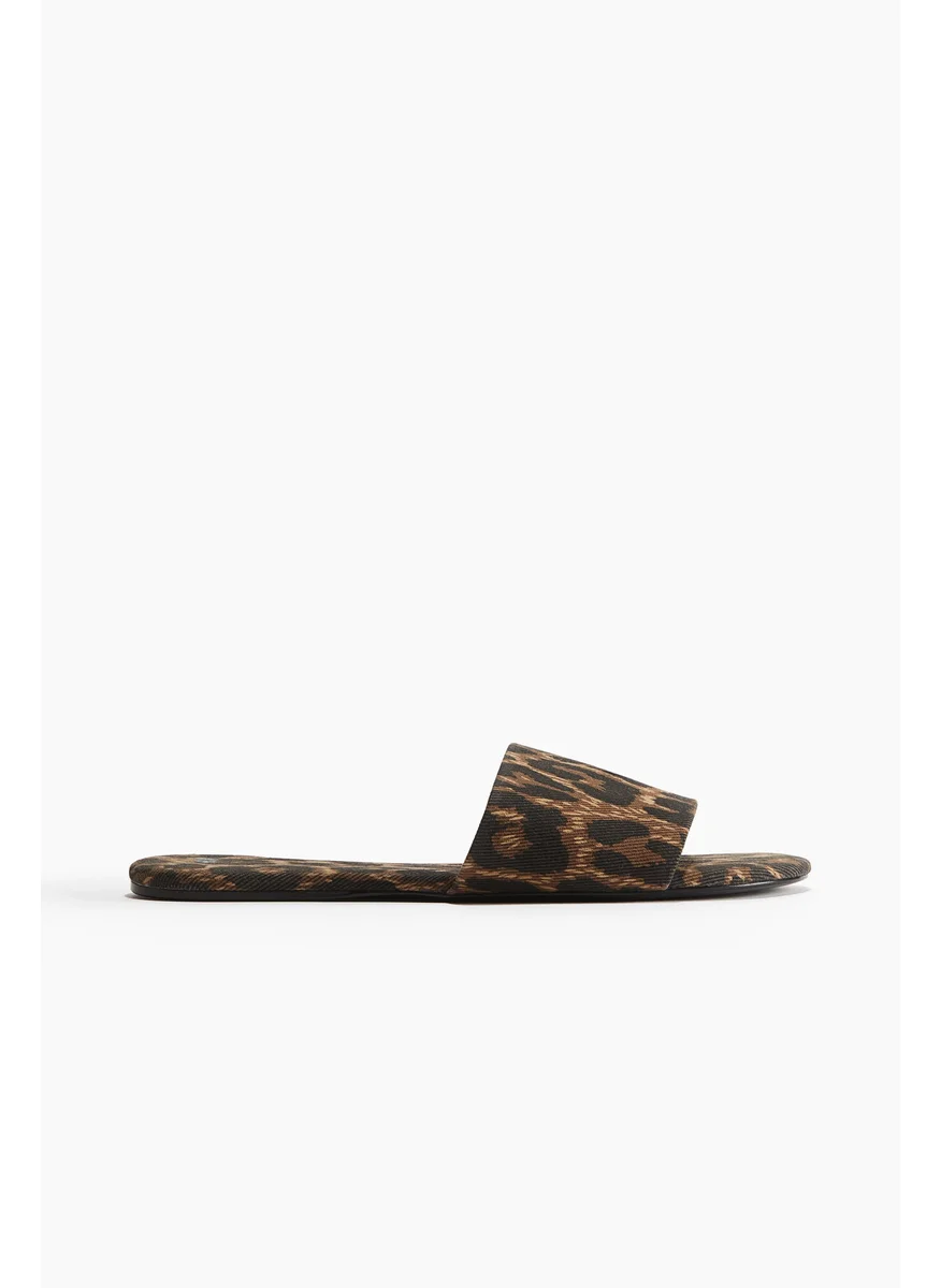 اتش اند ام Sandals