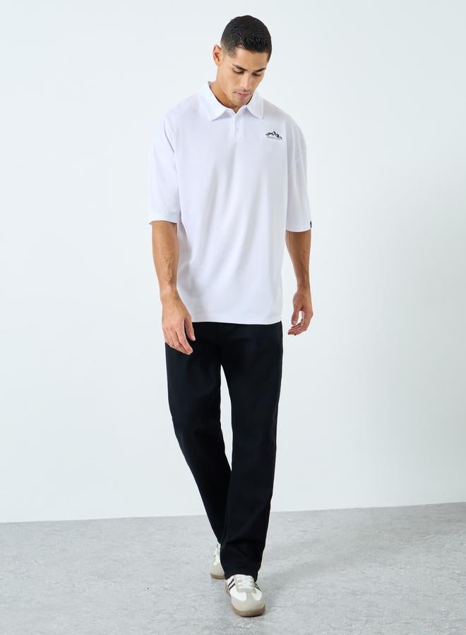 ستايلي تيشيرت بولو فضفاض بتفاصيل مُطرزة - Image 2