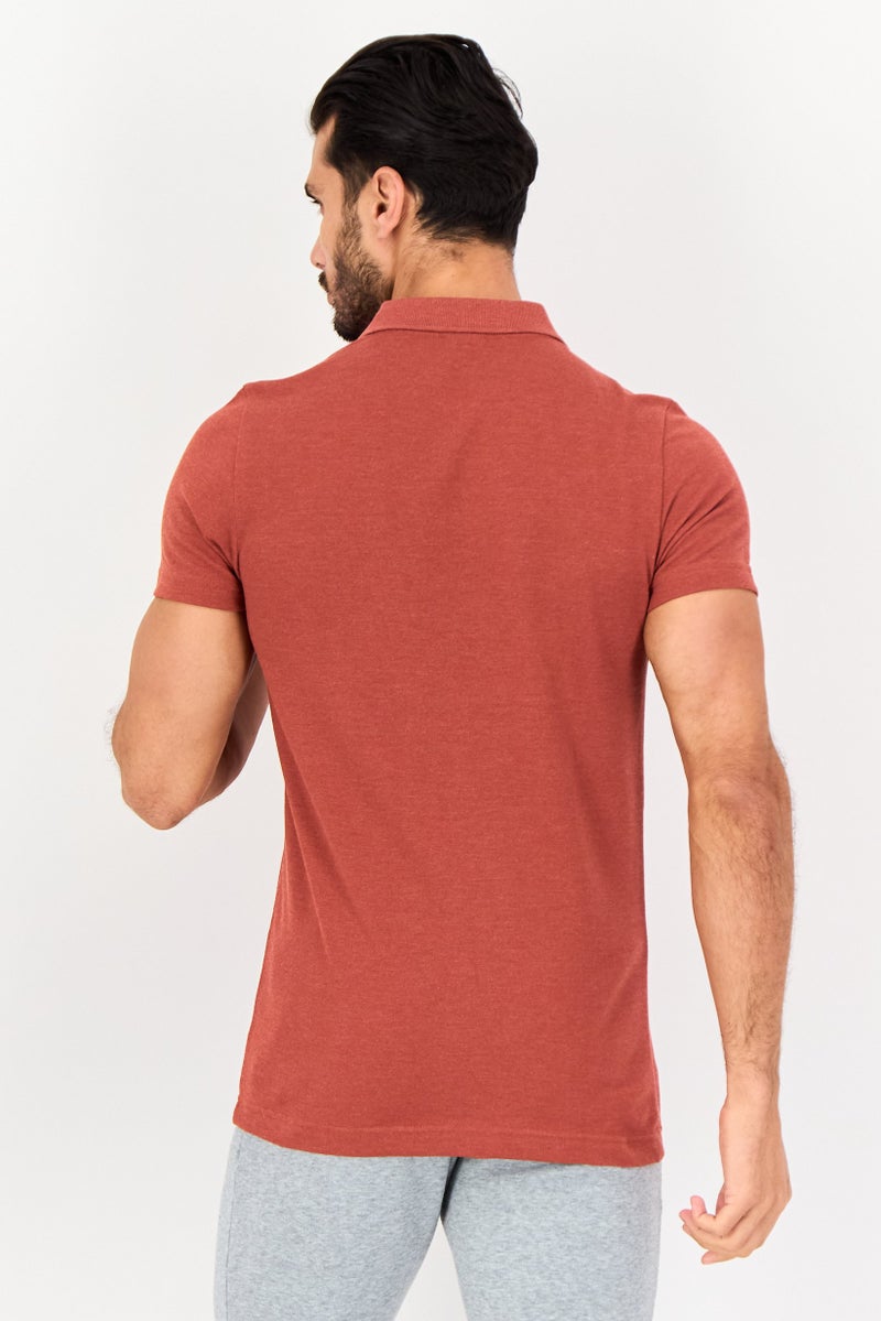 PUMA قميص بولو قصير الأكمام للرجال بتصميم ضيق مع شعار العلامة التجارية، أحمر حار - Image 3
