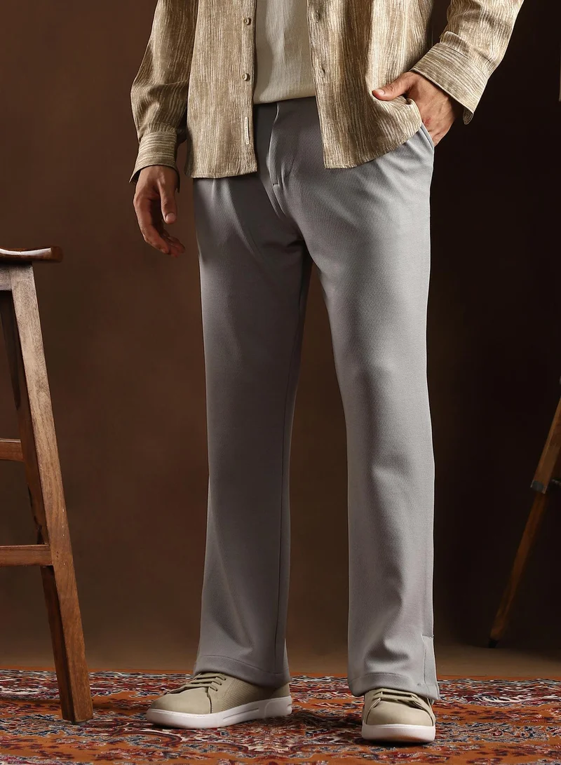 Campus Sutra Campus Sutra Men's Coin Grey Micro-Waffle Cuffed Trousers For Casual Wear | Mid-Rise | Straight Fit | Button Closure | Trousers Crafted With Comfort Fit For Everyday Wear