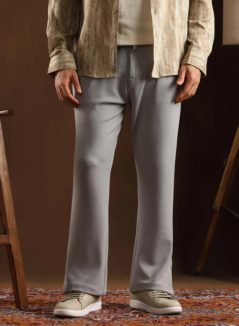 Campus Sutra Campus Sutra Men's Coin Grey Micro-Waffle Cuffed Trousers For Casual Wear | Mid-Rise | Straight Fit | Button Closure | Trousers Crafted With Comfort Fit For Everyday Wear