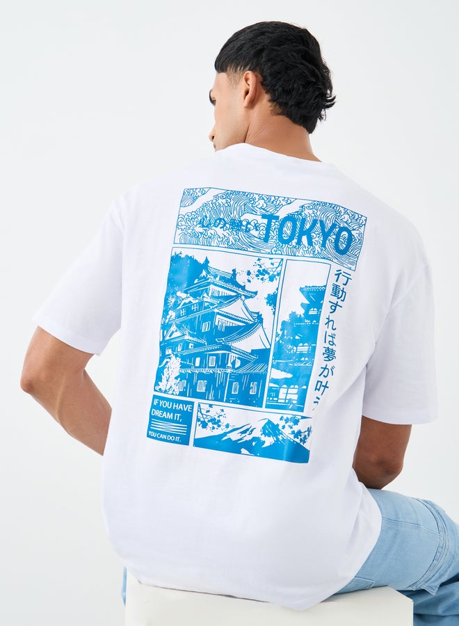 ستايلي تيشيرت رجالي واسع بطبعة جرافيك يابانية من الخلف - Image 1
