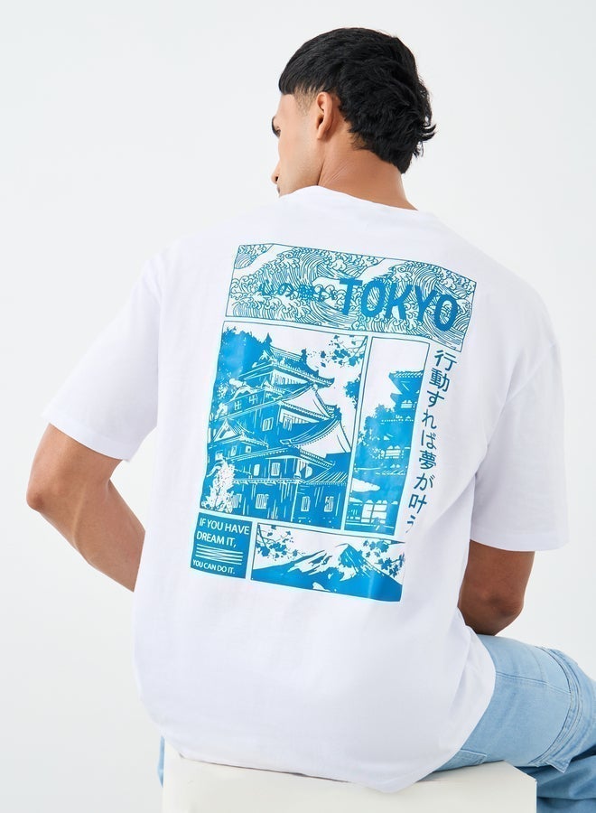 ستايلي تيشيرت رجالي واسع بطبعة جرافيك يابانية من الخلف - Image 1