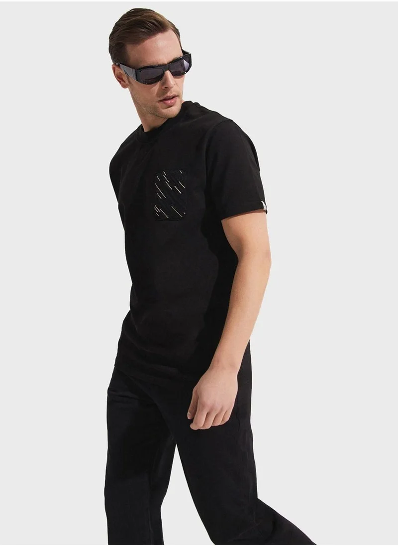 جون Essential Crew Neck T-Shirt