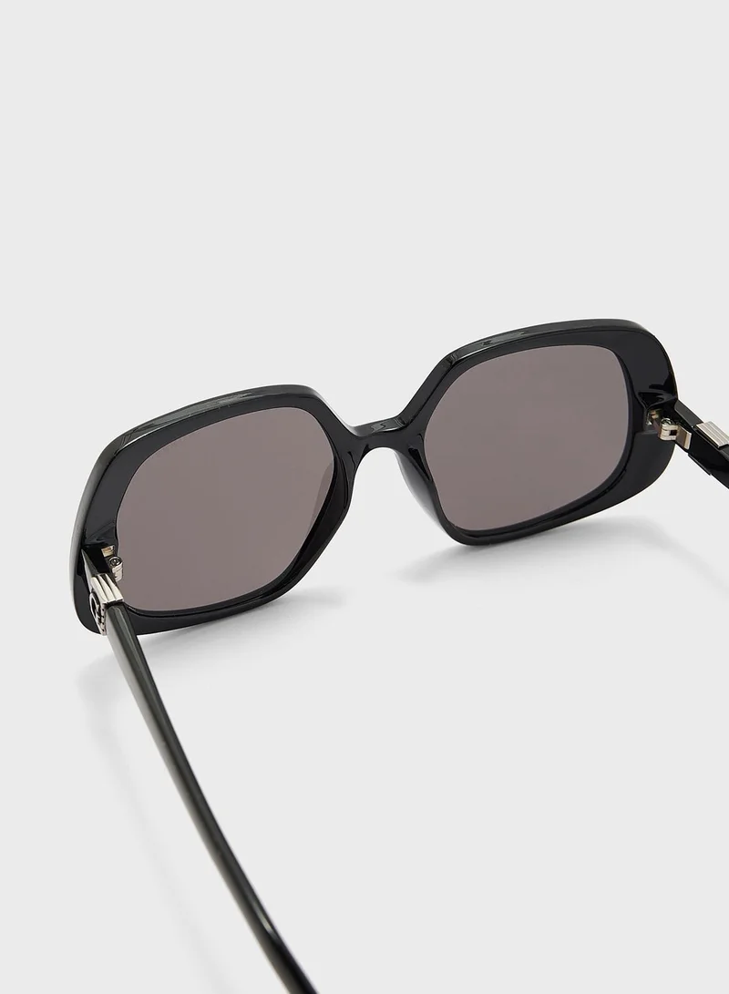 GUESS Oversized Sunglasses