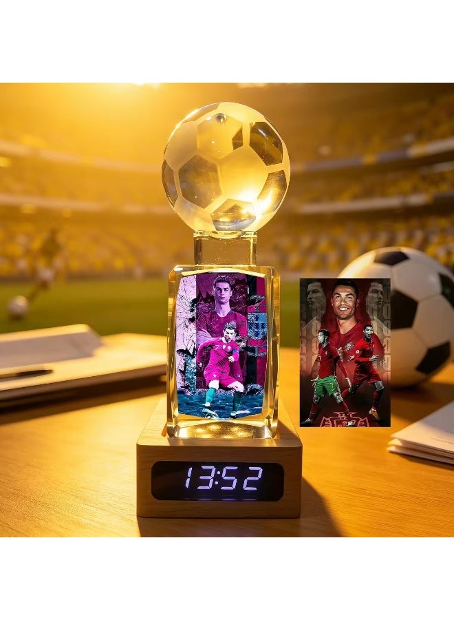 زينة كرة القدم الكريستالية CR7 كريستيانو رونالدو مع ساعة رقمية وإضاءة LED، قاعدة خشبية صلبة - Image 2