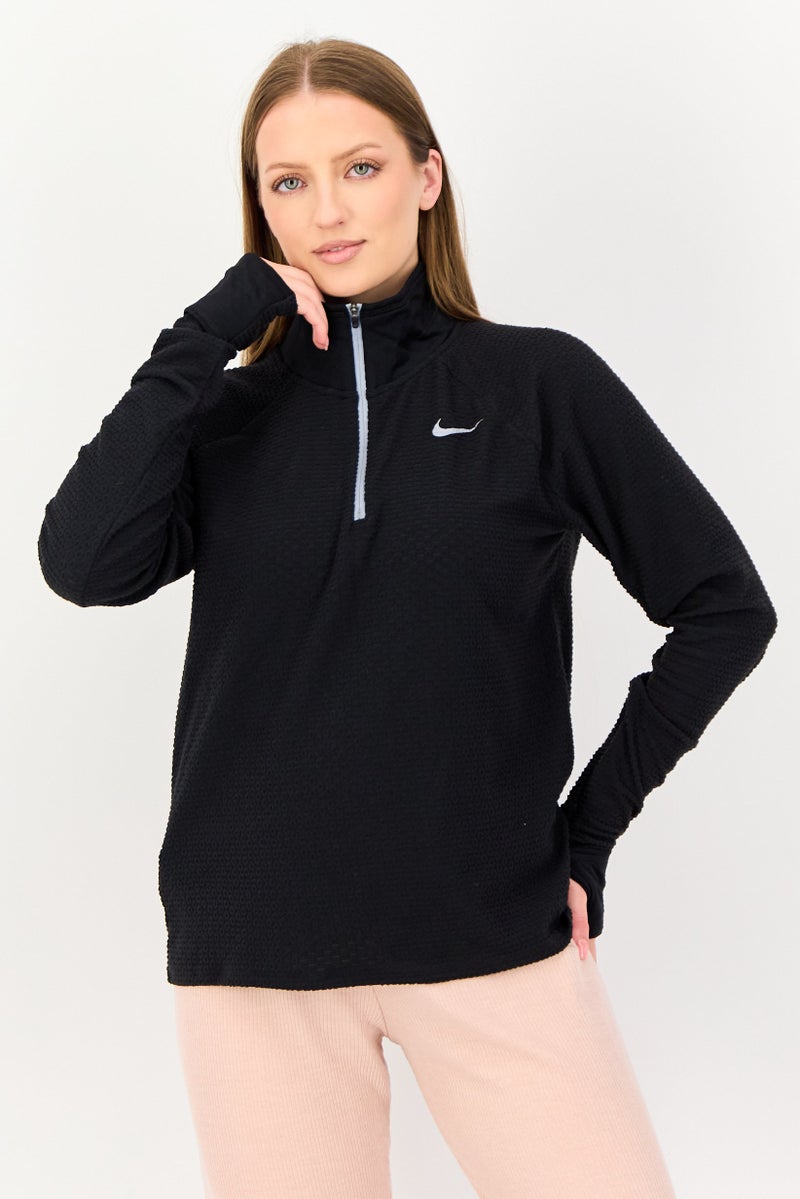Nike سويت شيرت رياضي نسائي بأكمام طويلة مناسب في الهواء الطلق، أسود - Image 1