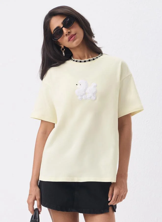 ذا سوليد ستور تيشيرت مطرز بنقشة بودل وقصة واسعة