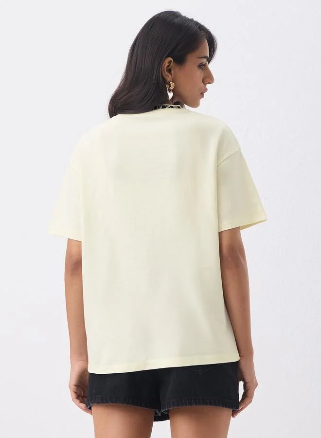 ذا سوليد ستور تيشيرت مطرز بنقشة بودل وقصة واسعة