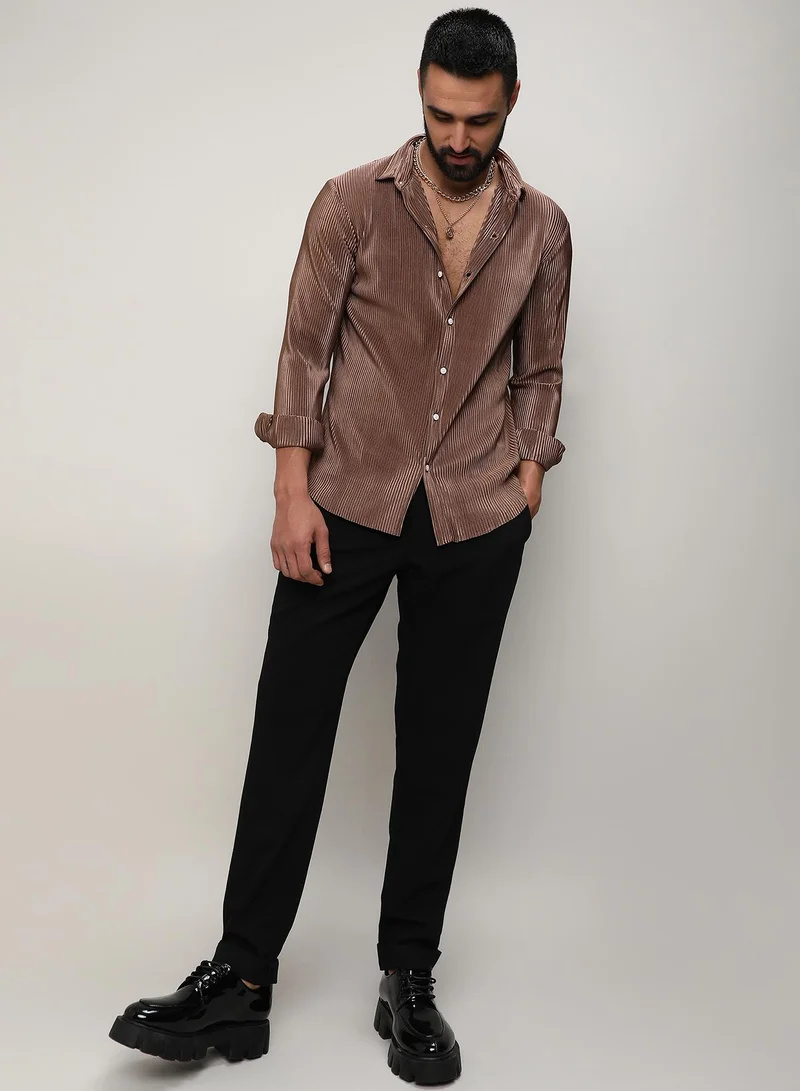 Campus Sutra Men's Mocha Brown Pleat-Creased Shirt | قميص بأكمام طويلة | نمط سادة | ملابس غير رسمية | طوق منتشر