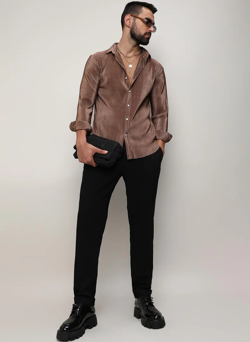 Campus Sutra Men's Mocha Brown Pleat-Creased Shirt | قميص بأكمام طويلة | نمط سادة | ملابس غير رسمية | طوق منتشر