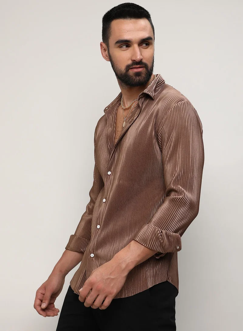 Campus Sutra Men's Mocha Brown Pleat-Creased Shirt | قميص بأكمام طويلة | نمط سادة | ملابس غير رسمية | طوق منتشر