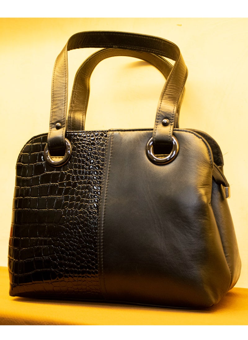 📌 Large Black Genuine Leather Bag – Spacious, Smart & Stylish  🖤 Color: Classic Black  📏 Size: 30×25×10 cm – roomy without being bulky  💼 Made from 100% genuine leather – handcrafted with care  🧵 Features: 3 outer zippers + 3 inner compartments + magic zipper + handle + crossbody strap  ✔️ Ideal for work, travel, or everyday use  ✔️ Functional design meets timeless style    📦 Available now – Delivery all over Egypt  - Image 1