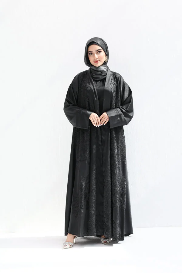 ارتداء ممتاز عباية ليالي
