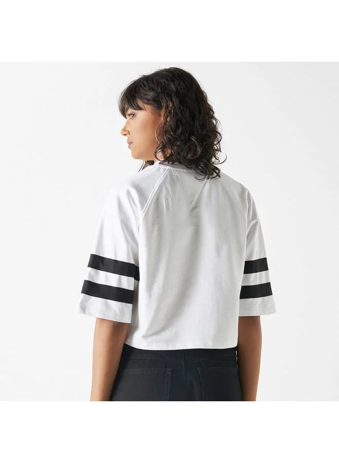 Lee Cooper Lee Cooper Printed Cropped T-shirt with Crew Neck and Raglan Sleeves