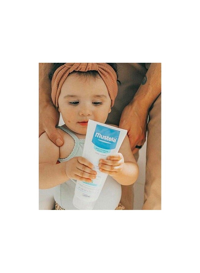Mustela 2 in 1 Hair and Body Wash Gel 200ml - Image 2