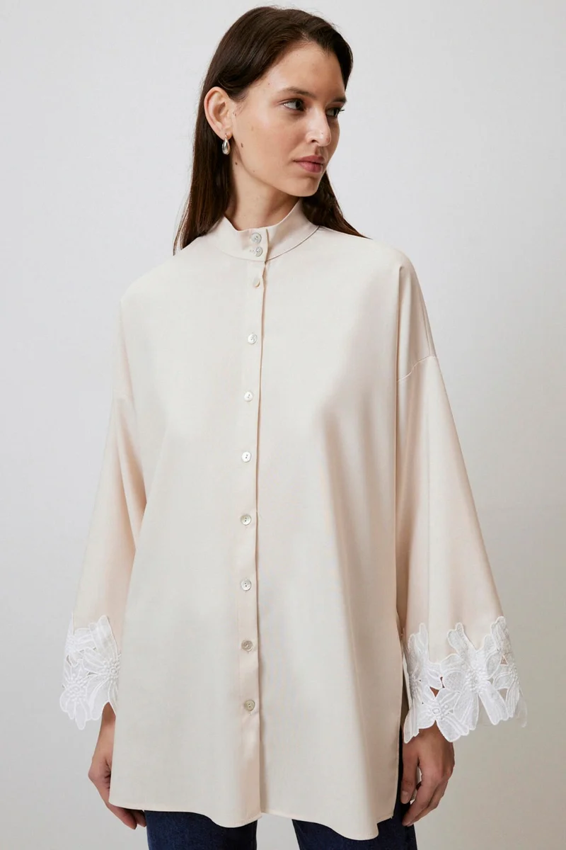 توتشي Lace Cuffed Stand Collar Shirt