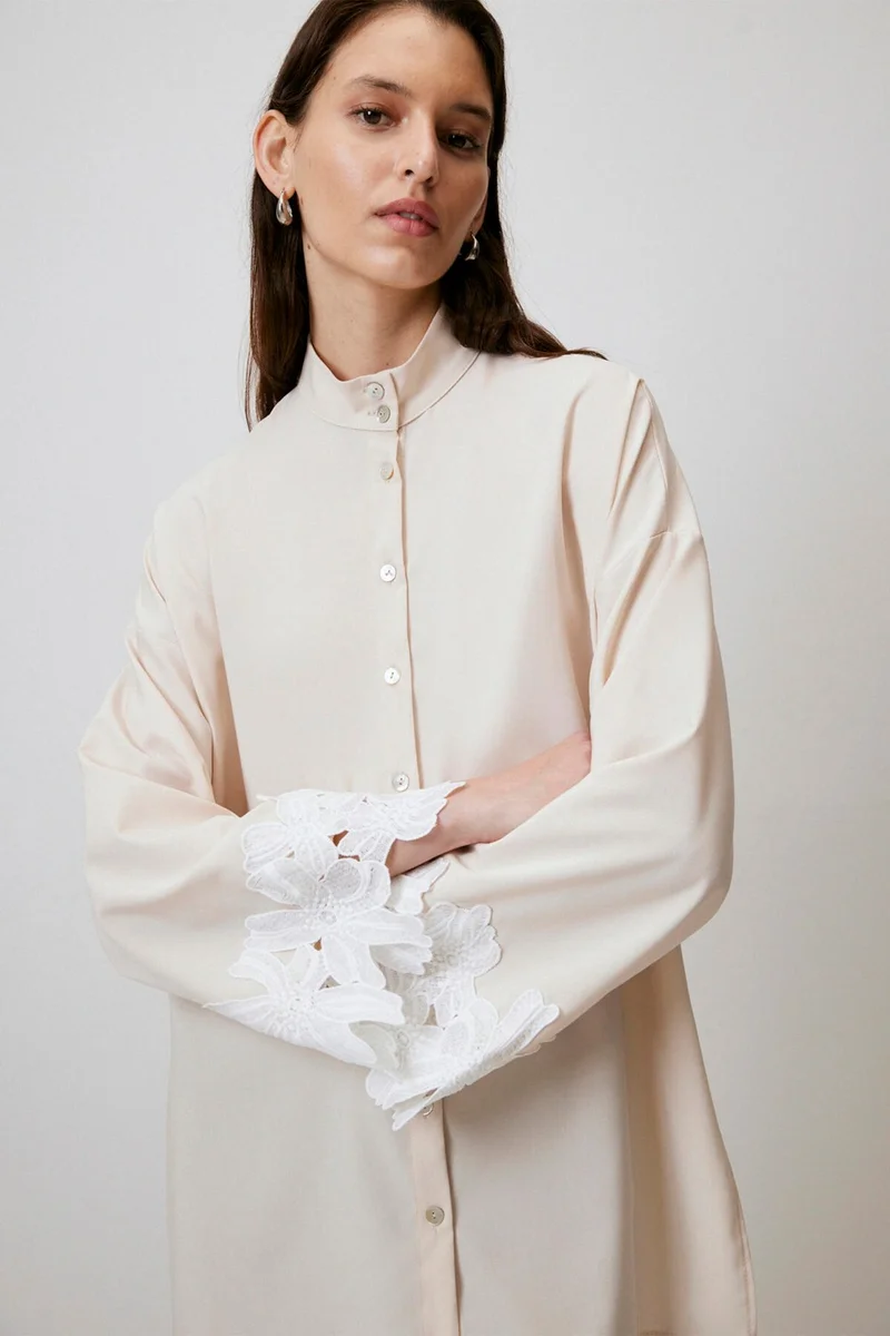 توتشي Lace Cuffed Stand Collar Shirt