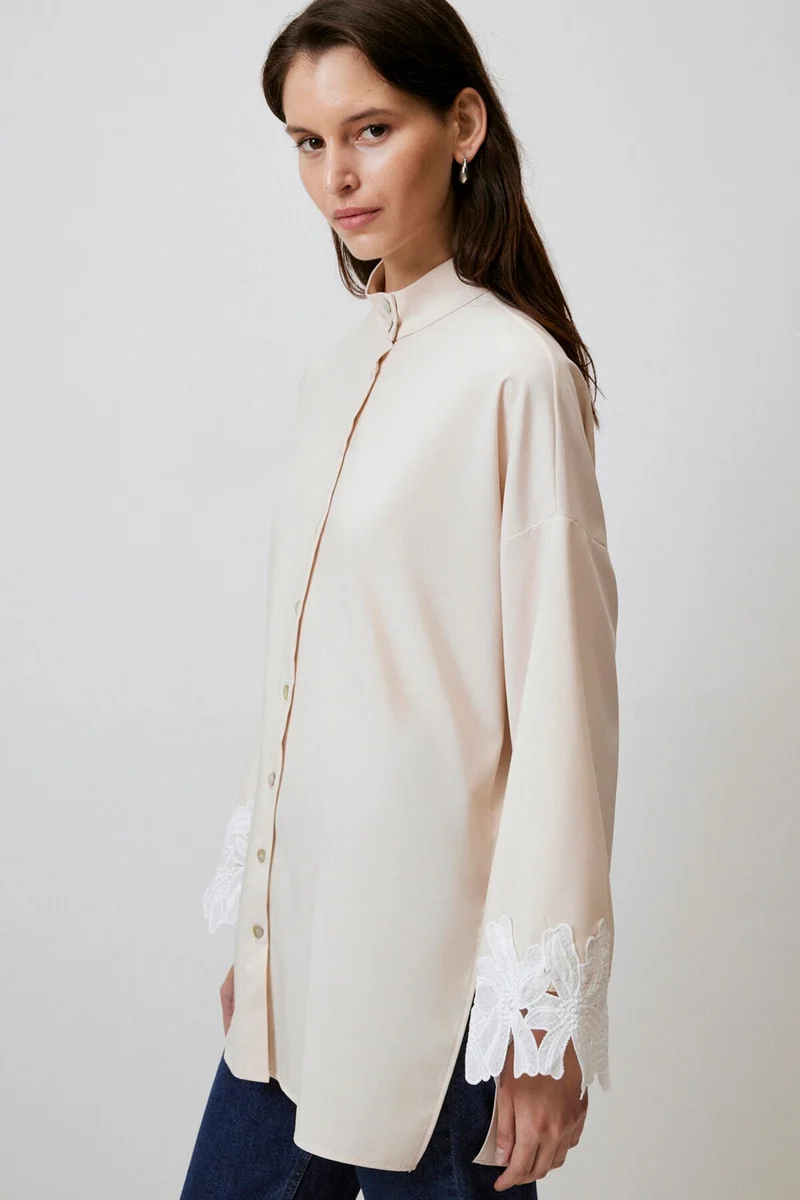 توتشي Lace Cuffed Stand Collar Shirt