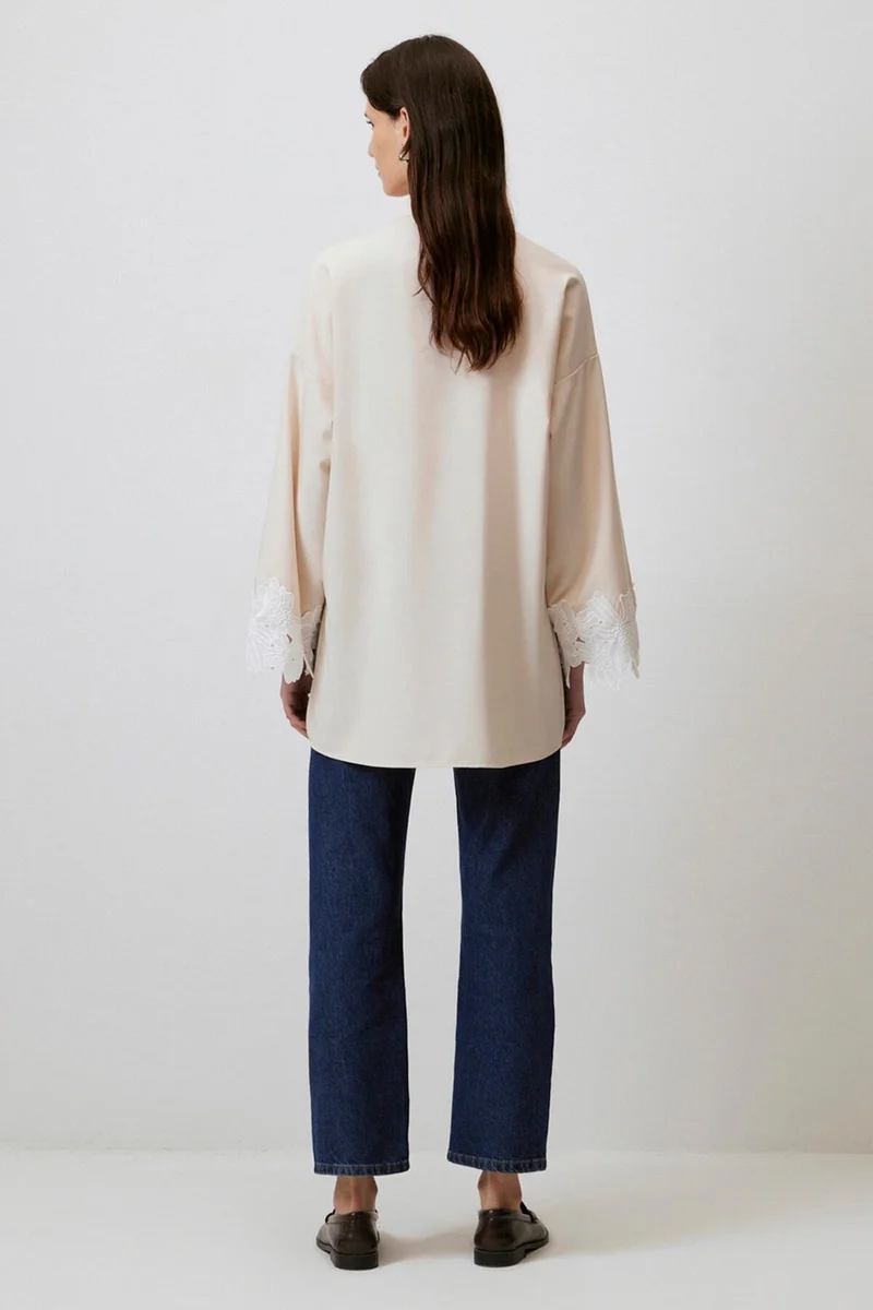 توتشي Lace Cuffed Stand Collar Shirt