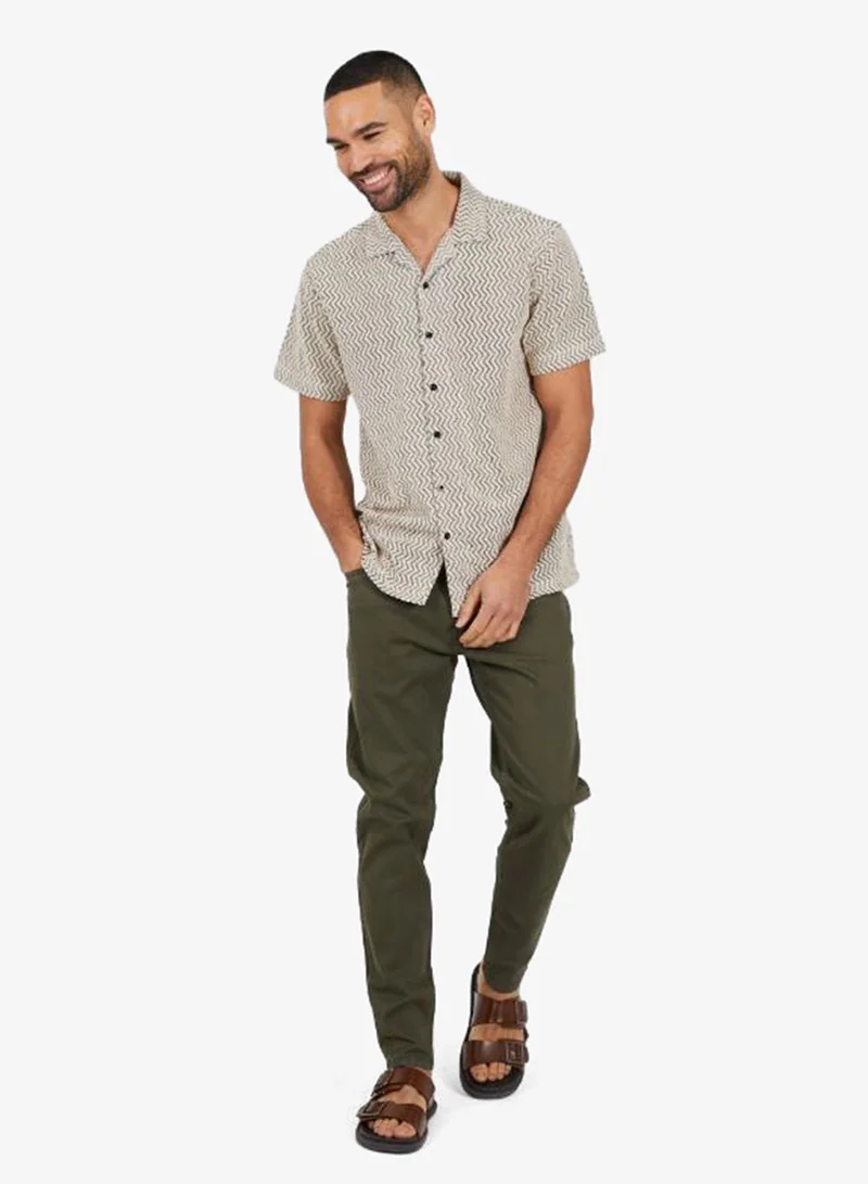 BRAVE SOUL MENS COTTON TWILL CHINO FIXED BUTTON WAIST WITH ZIP FLY. PU BRANDED BACK PATCH