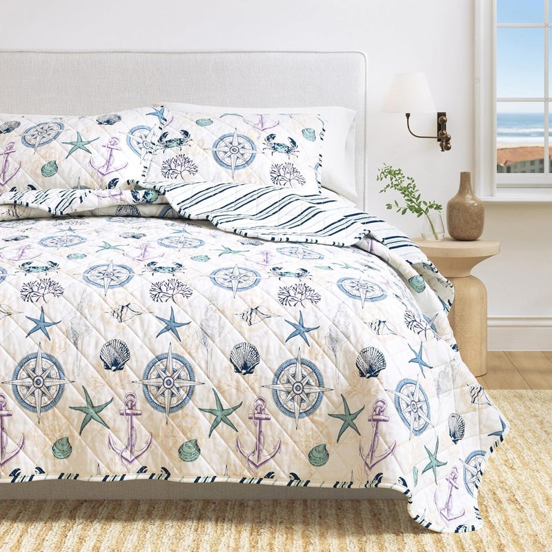 Great Bay Home King Coastal Quilt Bedding Set, Summer Coastal Quilt with Shams, Beach 3-Piece Reversible All Season Bedspread Quilt Set. Lightweight Nautical Quilted Coverlet. Azure Collection, Blue Seashells - Image 1