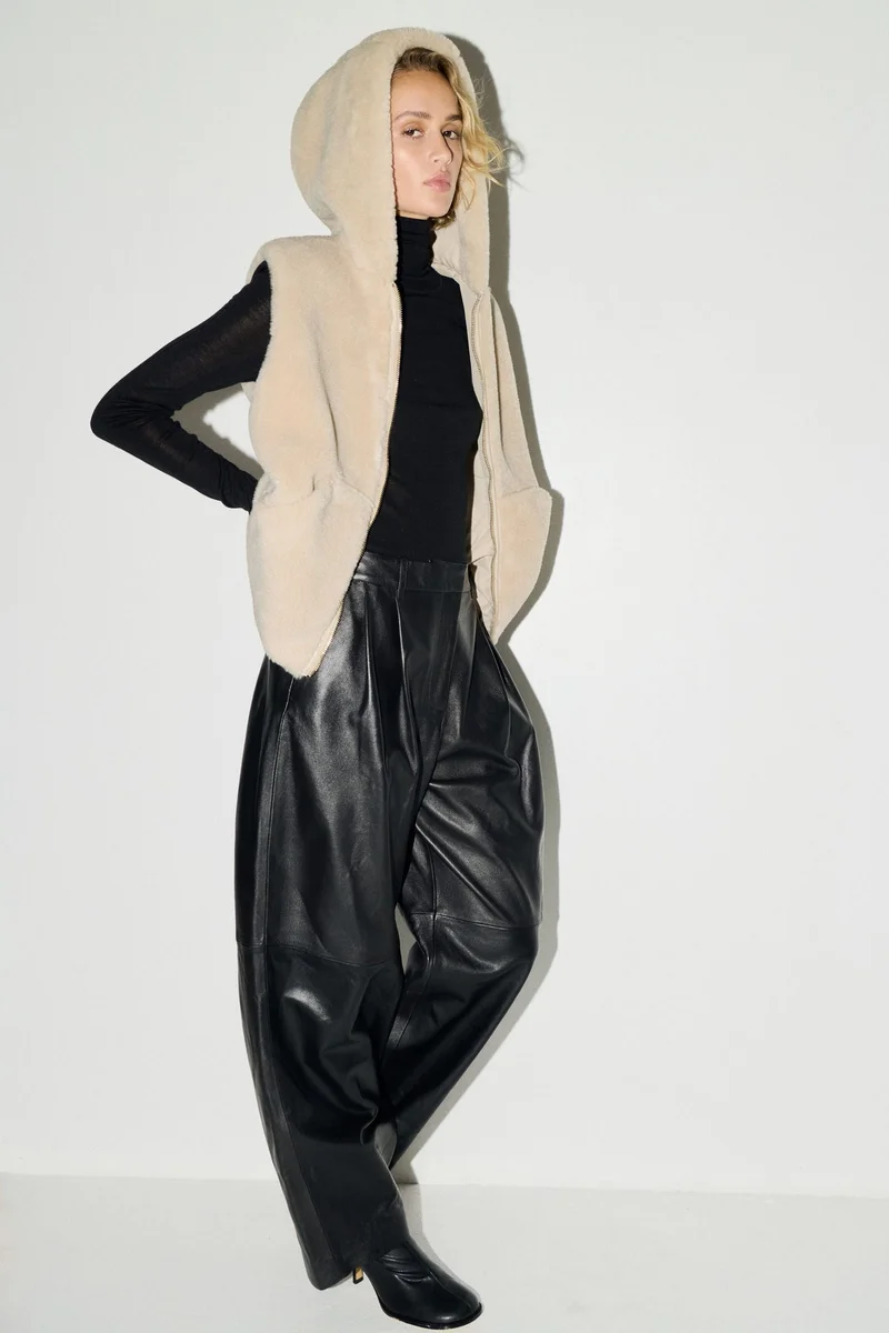 H&M Hooded pile gilet