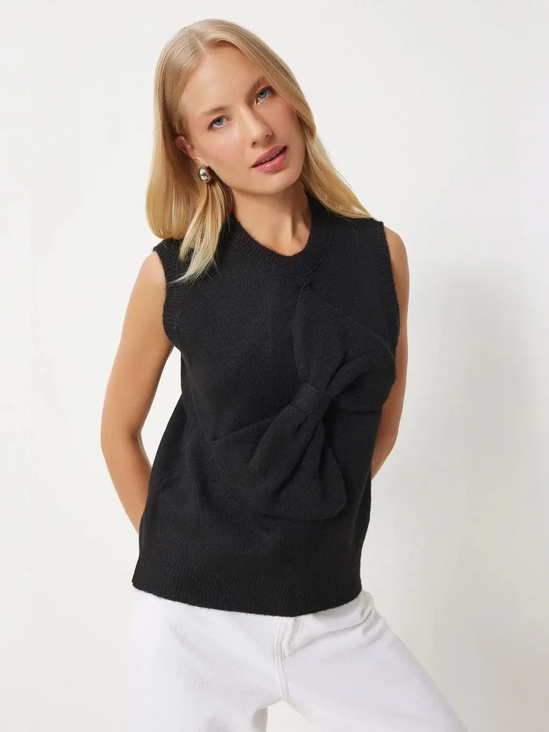 السعادة في إسطنبول ISTANBUL Textured Ribbed Sleeveless Sweater Vest with Ribbon Detail