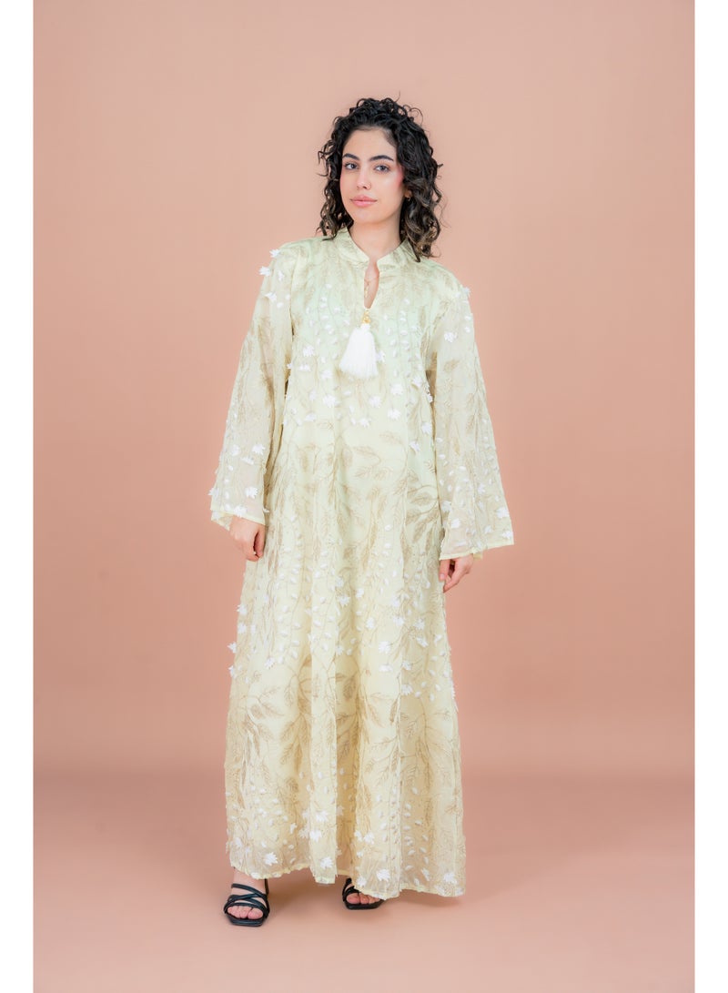 اكسا جلابية مطرزة بالبتلات الناعمة كريمي - Image 1