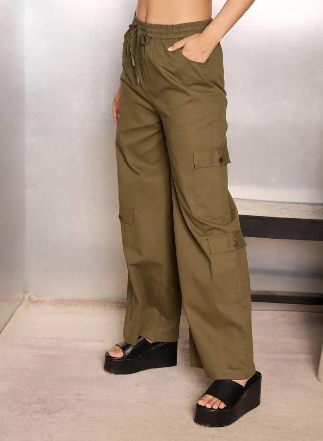 ساسافراس بنطال كارجو سادة بنسيج تويل ورباط