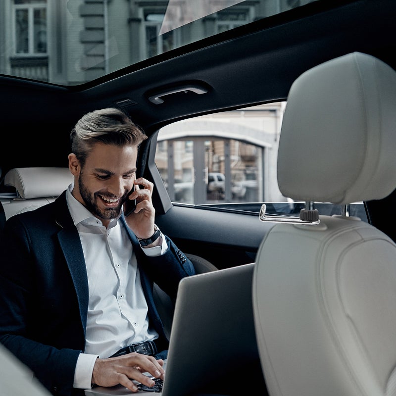 🚗 علاقة لمقعد السيارة بهيكل متين لتعليق الأغراض بثبات وتركيب سهل - Image 5