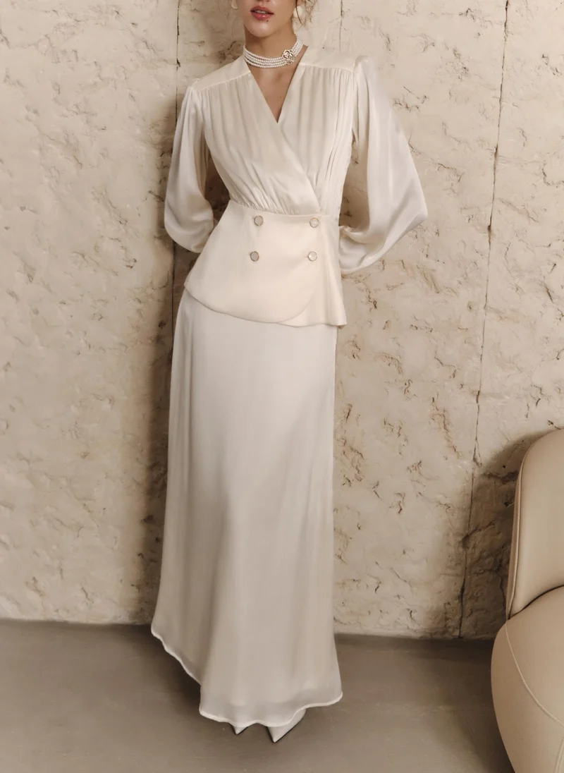 Lichi Flowing blouse with a waistband and large buttons