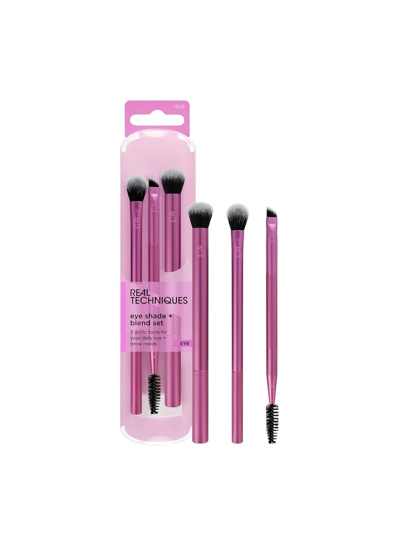 RT Eye Shade & Blend Makeup Brush - Image 1
