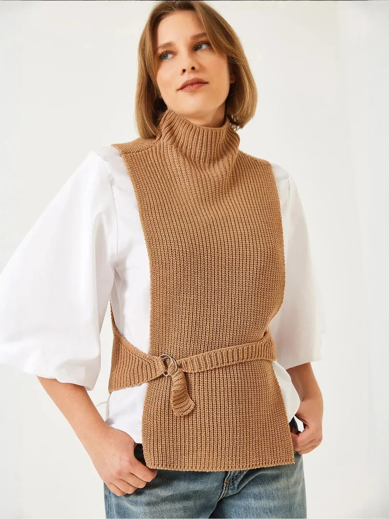 LUCCI Textured Ribbed Turtleneck Top with Bow