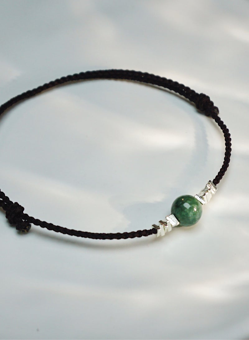 االتصميم الأصلي: يتكون من اليشم الطبيعي ومزين بلمسات من الفضة الإسترليني 925 | سوار من الحبل الشمعي فائق النعومة | يرمز إلى الحظ السعيد والثراء والحيوية | مُحاك يدويًا | باللون الأخضر البحيري - Image 2