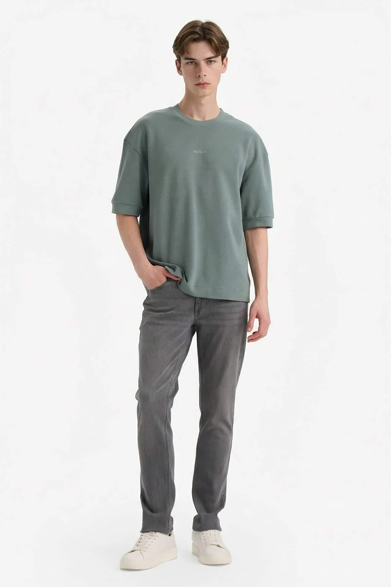 ديفاكتو Loose Fit Crew Neck Short Sleeve Printed T-Shirt