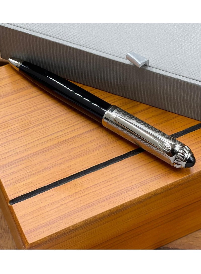 Luxurious men's pen in a distinctive and elegant box