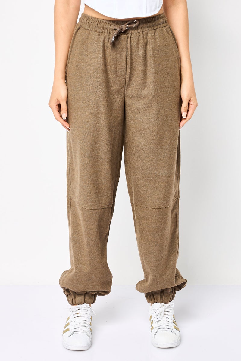 KOTON سروال جوجر نسائي بقصة عادية، بني - Image 1