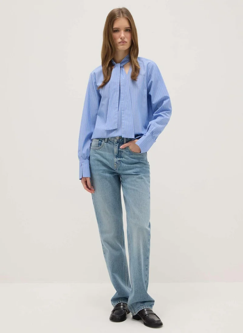 او في اس قميص قطني مخطط متعدد الألوان بقصة عادية وياقة شريطية من