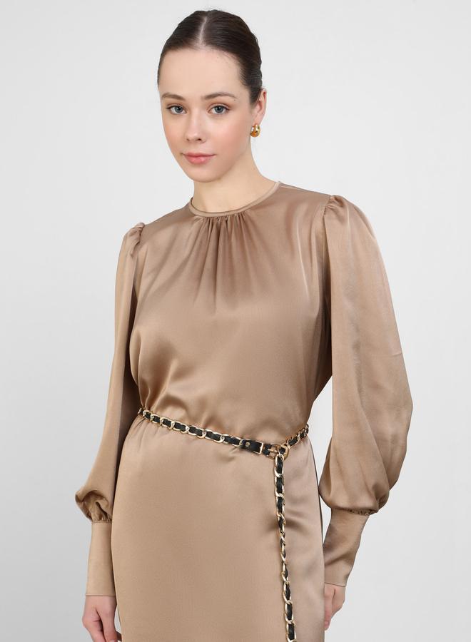 رفقة من مودانيسا بلوزة طويلة بحزام وأكمام بالون من الساتان من رفقة بواسطة مودانيسا - Image 2