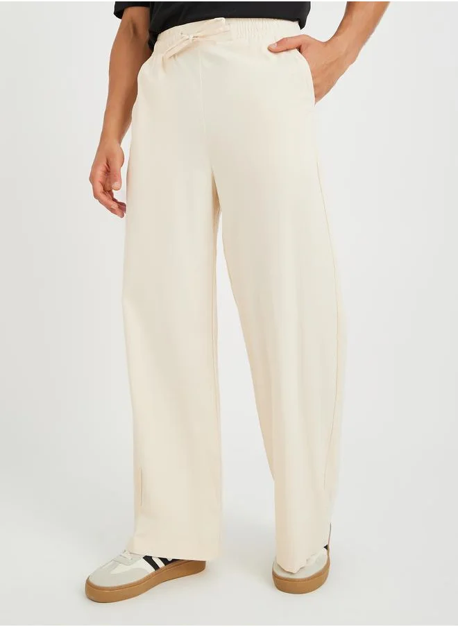 Styli Styli Men Solid Drawstring Waistband Oversized Trousers