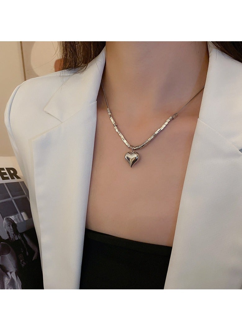 أزياء السيدات قلادة